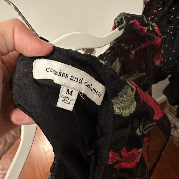 Cupcakes & Cashmere Off The Shoulder Hater Top - Picture 3 of 3